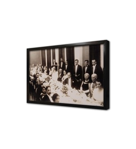 Atatürk Yemek Masasında Çerçeveli Cam Tablo
