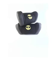 EMOJİ GÖZLÜKLÜ SİYAH OTO İKİLİ BOYUN YASTIĞI (Standart)
