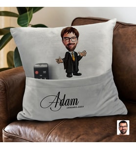 BK Gift Kişiye Özel Avukat Karikatür Tasarımlı Organizer Kumanda ve Atıştırmalık Cepli Gri Kırlent Yastık- 6 Arkadaşa Hediye, Cepli Yastık