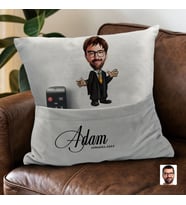 BK Gift Kişiye Özel Avukat Karikatür Tasarımlı Organizer Kumanda ve Atıştırmalık Cepli Gri Kırlent Yastık- 6 Arkadaşa Hediye, Cepli Yastık