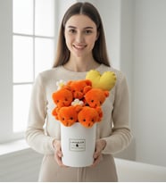 Beyaz Silindir Kutu İçinde Sevimli Turuncu Renkli Peluş Ayıcıklar Kalp Yastıklı