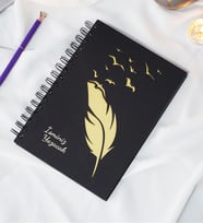 Kişiye Özel Kuş Tüy Desenli Ahşap Kapaklı Defter - Ajanda - İsme Özel - A5 60 Yaprak (120 SAYFA) Hediyelik (Gold)