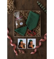 Kombin Kutusu (Anne-Köpek/Kedi Kombini) & Yeşil Desenli Bandana & Kedi/Köpek Boyun Tasması ve Yeşil Desenli Evcil Hayvan Bandanası