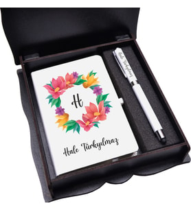 Ahşap Hediye Kutulu Çiçek Desenli İsme Özel Defter + Kalem Hediye Seti