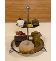 SUNUM SERVİS TABAK 2 KATLI KURABİYELİK AYAKLI ÇELİK GÜMÜŞ