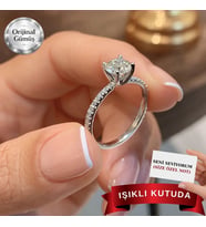 Işıklı Kutuda 1 Carat Kadın Gümüş Yüzük (pırlanta Işıltılı)
