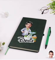 BK Gift Kişiye Özel Erkek Eczacı Karikatürlü Yeşil Termo Deri Defter Kalem Seti Model 2