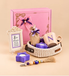 Ng Gifts Kişiye Özel Baş Harfli El Emeği Örgü Sepette 8 Mart Kadınlar Günü Hediye Seti