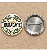 Buradayız Filistin Temalı 58 mm İğneli Rozet