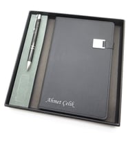 Signator® Codex  N123 Kişiye Özel Defterli Set - İsme Özel Siyah Kalem + İsme Özel Siyah Defter  İsme Özel Kutusunda Hediyelik Set (Karışık)