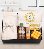Kişiye Özel Çiçek Baskılı El Çantası & Havlu & Yves Rocher Duş Jeli & Yves Rocher Sabun & Turuncu Bubble Mum & Eyüp Sabri Tuncer Mini Kolonya Hediye Seti