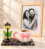 Kişiye Özel Karakalem Fotoğraflı Ahşap Çerçeve 3D Pembe Fiyonklu Kupa ve LED Sokak Lambası Seti