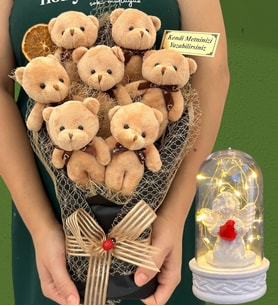 Kişiye Özel Büyük Boy 7'li Peluş Ayıcık Buketi ve Led Işıklı Beyaz Melekli Fanus (Model 2)