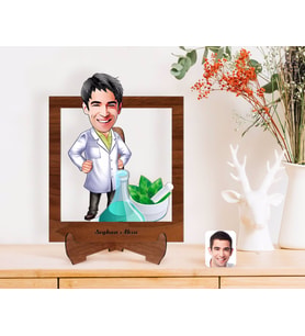 BK Gift Kişiye Özel Erkek Eczacı Karikatürlü Ahşap Standlı 3D Biblo-1 (Beyaz)