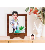 BK Gift Kişiye Özel Erkek Eczacı Karikatürlü Ahşap Standlı 3D Biblo-1 (Beyaz)