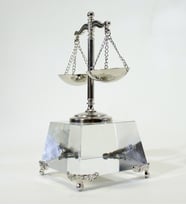 Dekoratif Cam Kaideli Krom Ayaklı Krom Silver Terazi