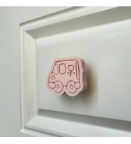 Pomerol Pembe Araba Dolap Kulpu - Çocuk Odalarınıza, Mutfak ve Banyo Dolaplarınıza Mobilya Kulpu,Ç