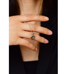 Oniks Taşlı Rodyum Anne Bebek Ayak İzi Gümüş Kolye