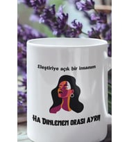 Eleştiriye Açık Bir İnsanım Baskılı Eğlenceli Hediyelik Beyaz Kupa Bardak