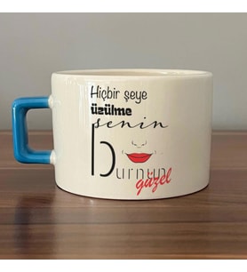 Hiçbir Şeye Üzülme Senin Burnun Güzel Baskılı Mavi Kulplu C Fincan