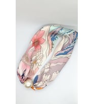 Çiçek Desenli İncili Fular Kolye (44 cm)
