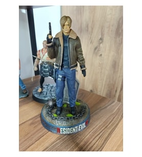 Resident Evil 4 Leon Figür Resident Evil 4 Leon Scott Kennedy Büyük Boy 25CM