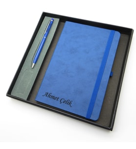 Signator® Codex  N102 Kişiye Özel Defterli Set - İsme Özel Mavi Kalem + İsme Özel Mavi Defter  İsme Özel Kutusunda Hediyelik Set (Karışık)