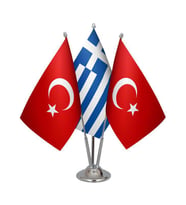 Masa Üstü Yunanistan Bayrağı Türk Bayrağı Üçlü Krom Direk Masa Bayrak Seti