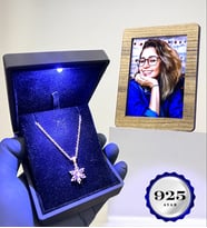 Size Özel Fotoğraflı 925 Ayar Gümüş Gerçek Ametist Taşlı Lotus Kolye - Premium Işıklı Kutusunda