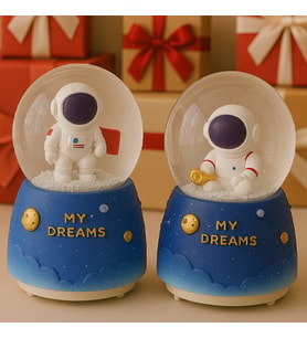 Astronot Temalı Işıklı Müzikli Püskürtmeli Büyük Boy Kar Küresi 16 x 12 cm (Karışık)