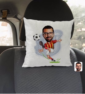 BK Gift Kişiye Özel Sarı Kırmızı Futbolcu Karikatürlü Kare Araç Koltuk Yastığı-1