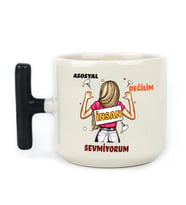 Asosyal Değilim İnsan Sevmiyorum Baskılı Siyah Kulplu T Kupa
