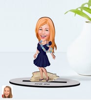 BK Gift Kişiye Özel Tatilci Kadın Karikatürlü Ahşap Biblo Model 5