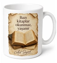 Sahaflarda Eski Kitap Arayanlara İkinci El Kokusu Tozlu Sayfalar Kupa Bardak Hediye