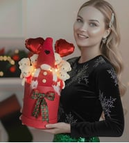 Sevgiliye Hediye – Yeniyıl Yılbaşı Özel Seri LED Işıklı Noel ELF Cüceli, Kalp Balonlu ve 6 Peluş Ayıcıklı Premium Konsept Ayıcık Buketi (Pembe)