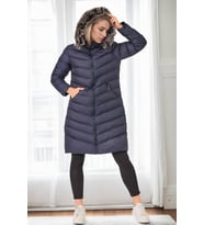 Dewberry Kadın %100 Polyester Kürklü Kapüşonlu Kaban Lacivert Z6690 Katmanlı Kombin, Kazak ve Gömlek Kombini
