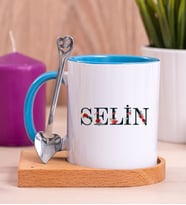 Kişiye Özel Çiçek Harf Tasarım İsim Yazılı Ahşap Altlıklı Mavi Kupa Bardak
