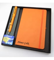 Signator® Codex  N311 Kişiye Özel Defterli Set - İsme Özel Turuncu Dolma Kalem + İsme Özel Turuncu Defter + Yedek Kartuş İsme Özel Kutusunda Hediyelik Set (Karışık)