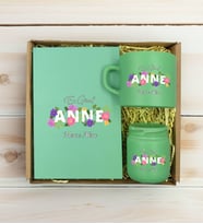 BK Gift Kişiye Özel İsimli DTF Anne Temalı Yeşil Defter & Kahve Fincanı & Mum Hediye Seti-3, Anneye Hediye, Anneler Günü Hediyesi