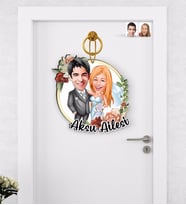 BK Gift Kişiye Özel Evleniyoruz Karikatürlü Ahşap Kapı Süsü-5