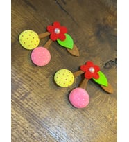 2 Lİ KEÇE KABARTMA RENKLİ KİRAZ ARMA DİKİŞ AKSESUARI 7X6 CM (Kırmızı)
