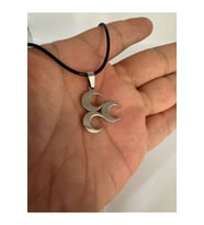 3 Hilal Kolye – Unisex 60 cm Zincirli, Gücün ve Birliğin Simgesi