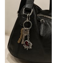 Gotik Kırmızı Kalp Figürlü Metal Anahtarlık Unisex Tasarım