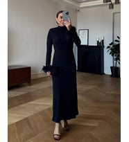 Kadın Uzun Kollu Balıkçı Yaka Kol Ağzı Tüy Detaylı Uzun Krep Elbise (Siyah)