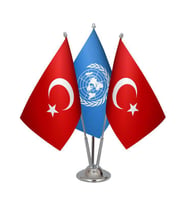 Masa Üstü Birleşmiş Milletler Bayrağı Türk Bayrağı Üçlü Krom Direk Masa Bayrak Seti