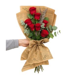 Buket Kağıdında 7 Kırmızı Gül