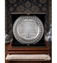 Kırmızı Siyah Kadife Kutulu Metal Plaket Gümüş Renk Desenli Hizmet Anısı Başarı Tebrik Ödül Plaketi Personel Anı Ödülü