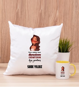 Kişiye Özel Kudurtayım Diye Tasarım Esprili Kare Yastık ve Sarı Kupa
