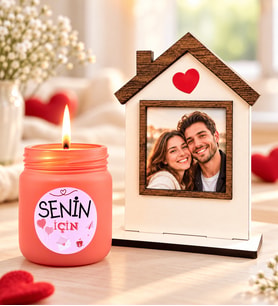 Kişiye Özel Fotoğraflı Ahşap Ev Çerçevesi ve El Yapımı Turuncu Kokulu Mum (ab1)