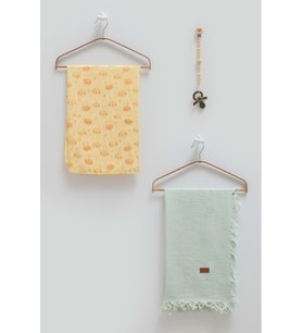 Caramell Basıc İkili Müslin Battaniye Emzik Askısı Üçlü Kutulu Set-100x120 Cm CRM.V3.2486
